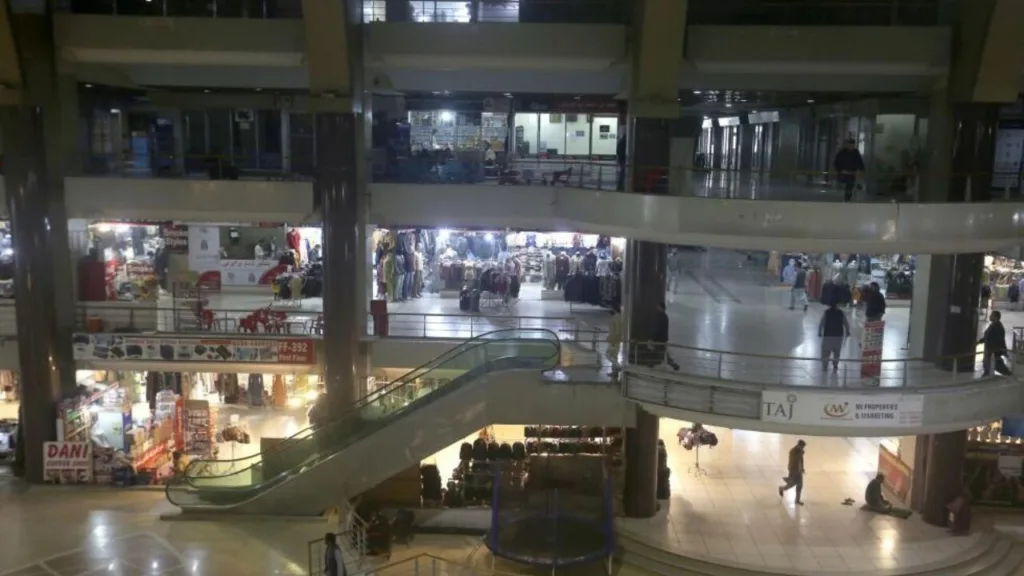 Savaş, Pakistan’da market ve AVM’leri vurdu!