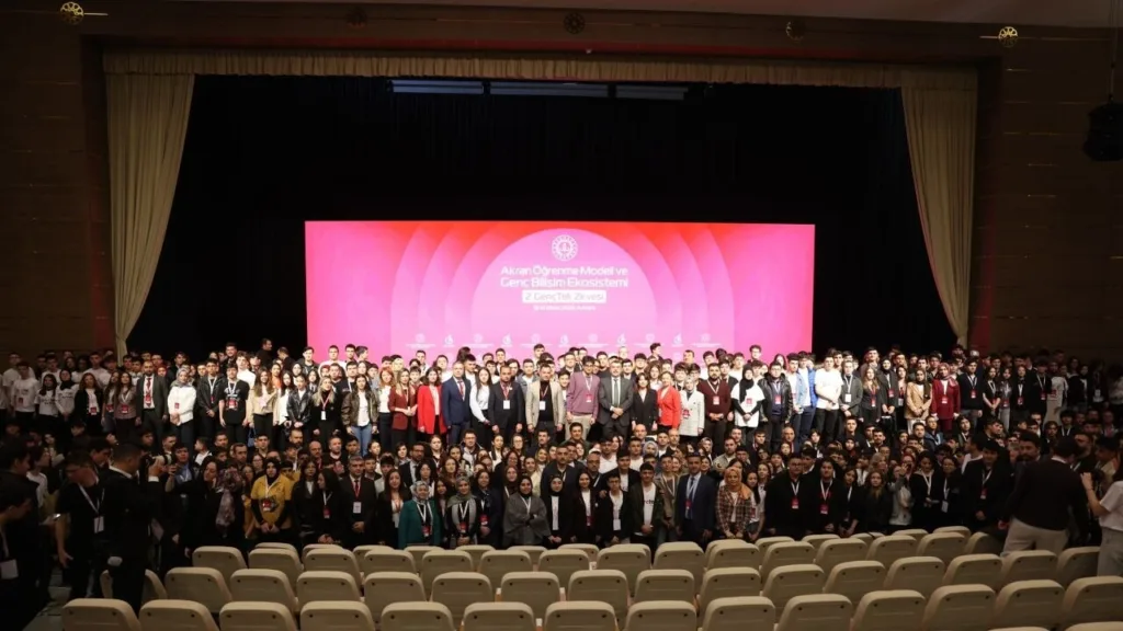 Timetürk yazarı Şakir Kurter kaleme aldı: ‘Başlamak Cesaret İster, Gelecek Israr: GençTek’te Gördüğümüz Türkiye’