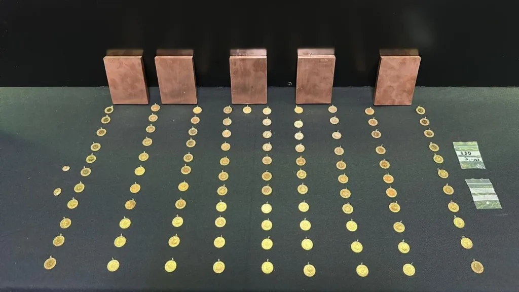 Yüzlerce sahte altın ele geçirildi