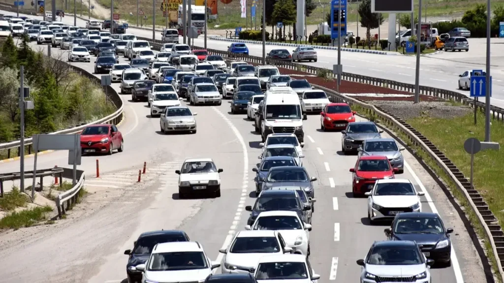 43 ilin bağlantı noktasında trafik yoğunluğu nasıl? İşte “kilit kavşak”taki trafik durumu