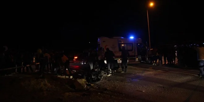 Antalya’da trafik kazası: Çöp kamyonu ile motosiklet çarpıştı! 2 ölü
