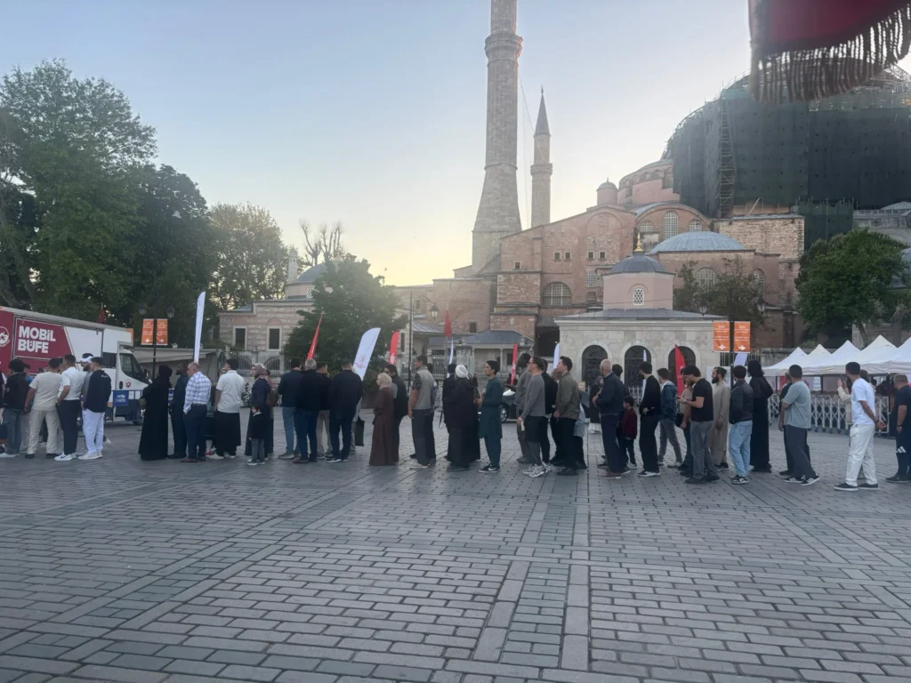 Bayram namazında camiler dolup taştı! Yurttan bayram sabahı sevinci