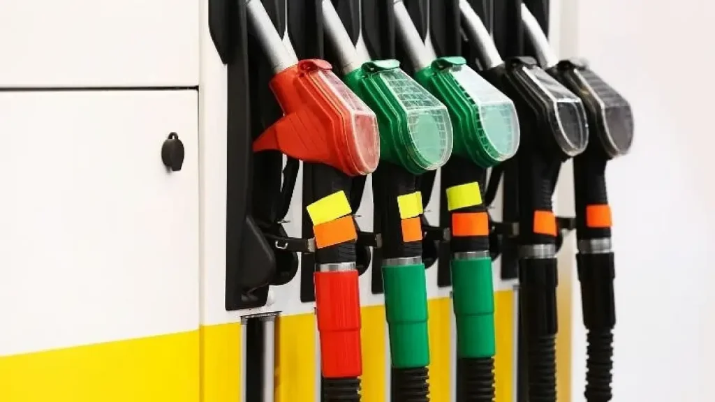 Benzine Zam mı Geldi? 6 Mayıs 2026 Akaryakıt Fiyatları ve Zam Beklentisi