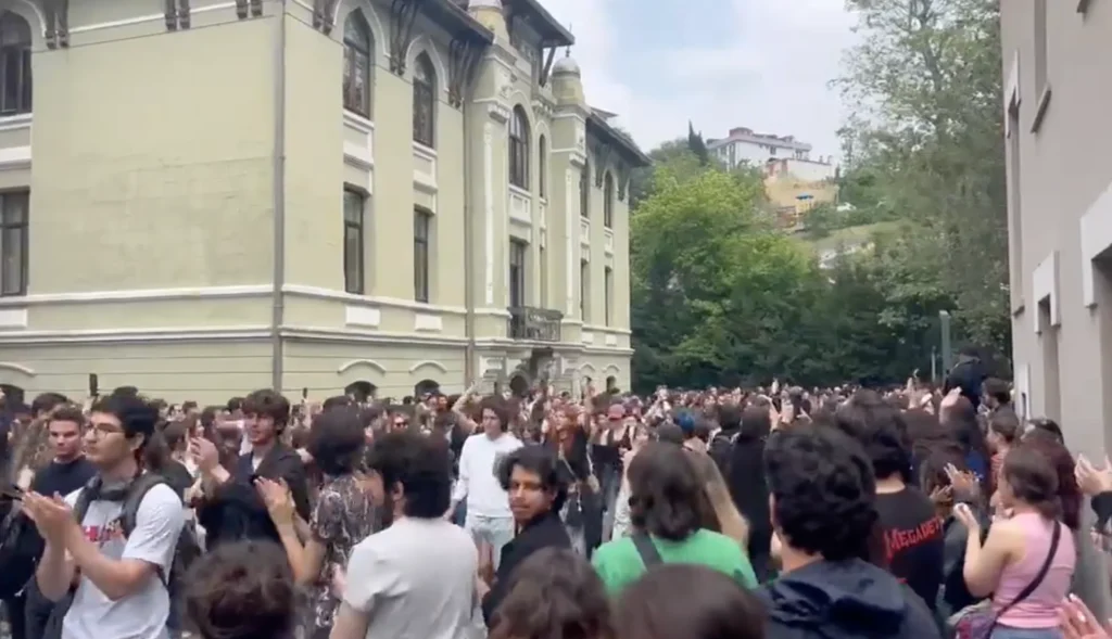 Bilgi Üniversitesi’nde neler oluyor? Öğrenciler endişeli