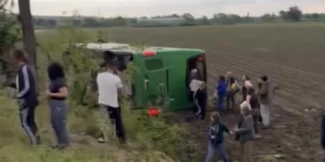 Çanakkale Biga’da otobüs tarlaya devrildi! Çok sayıda yaralı var