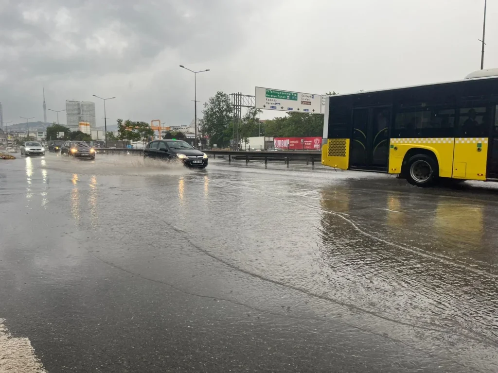 Meteoroloji  İstanbul için uyardı: Sağanak yağış hangi bölgelerde etkili olacak?