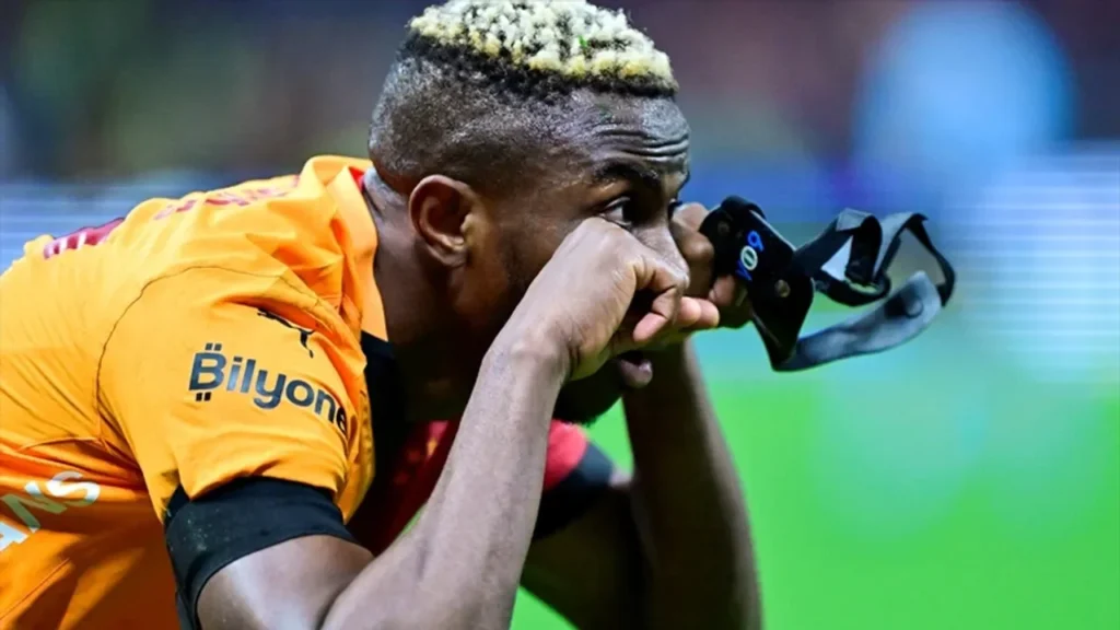 Osimhen Galatasaray’dan ayrılıyor mu? Hocası duyurdu
