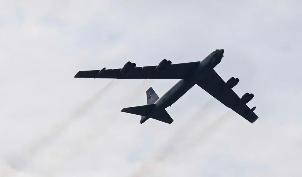 ABD’de B-52 bombardıman uçağı düştü! Acil durum ilan edildi