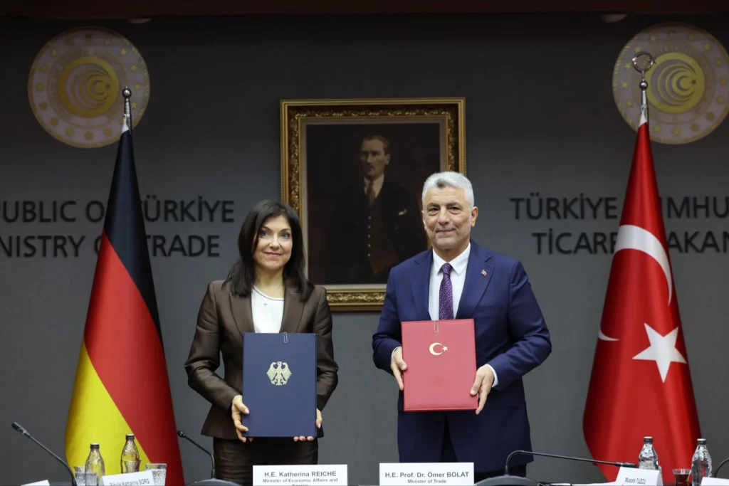 Almanya vizelerinde yeni gelişme! Bakan Bolat açıkladı…