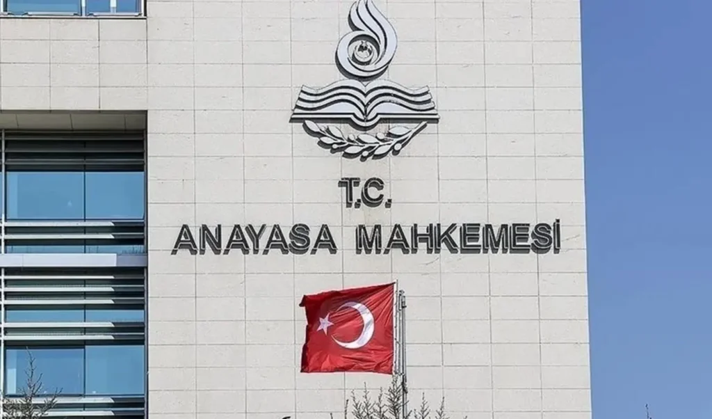 Anayasa Mahkemesi süresiz nafakayı iptal etti! Yıllardır tartışılıyordu