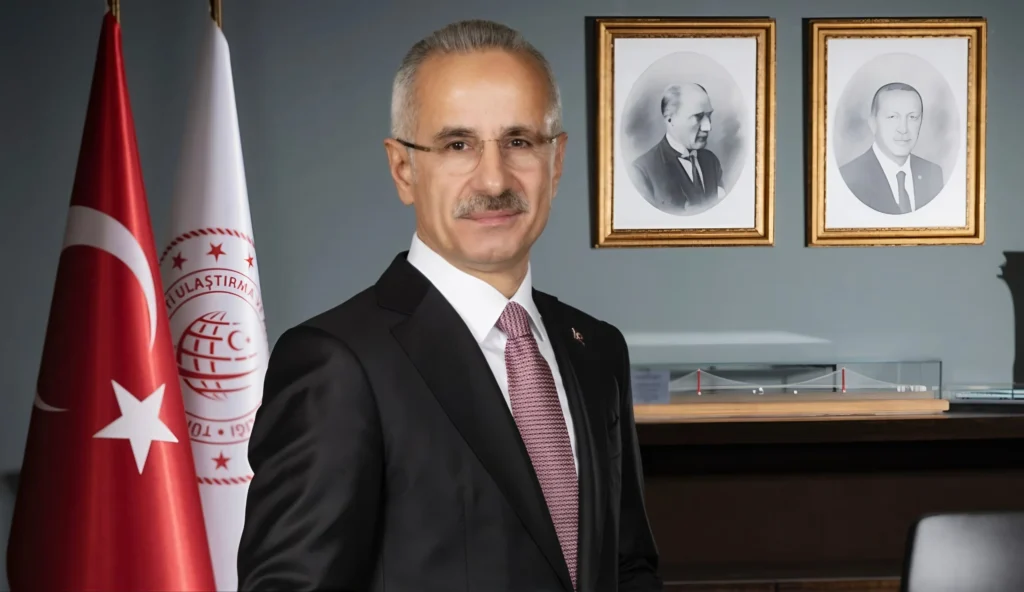 Bakan Uraloğlu: “Türkiye’nin en uzun metro ringinin son halkası tamamlandı”