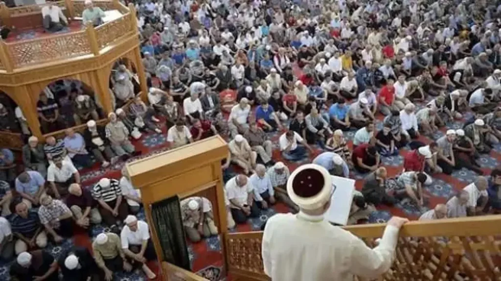 Diyanet’ten çarpıcı hutbe: “Evlilik dışı yaşam teşvik ediliyor, aile hedefte”