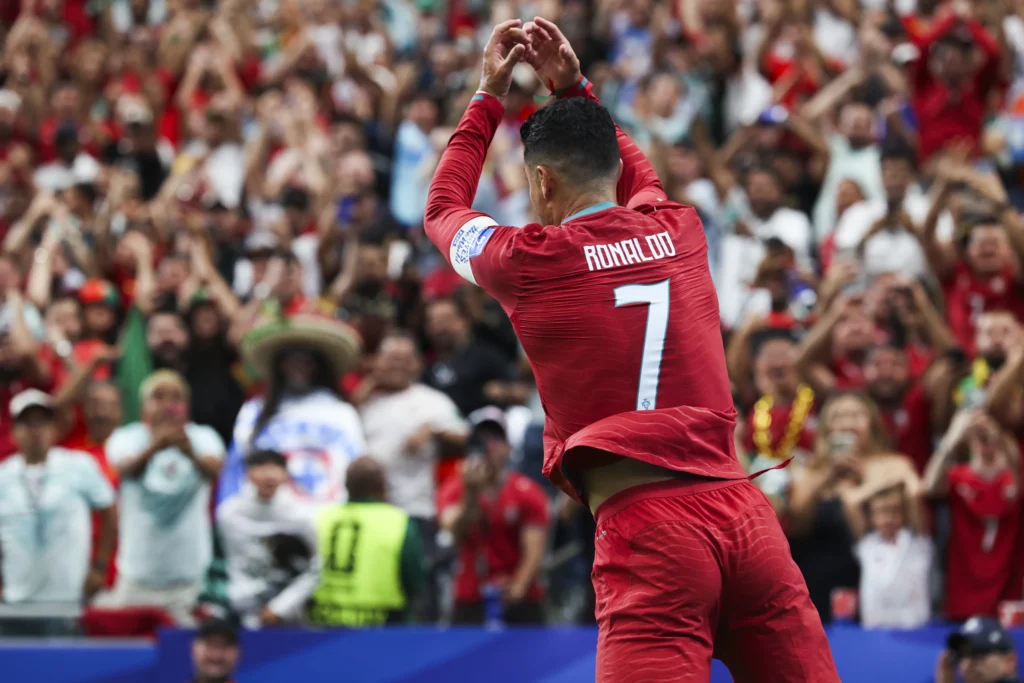 Dünya Kupası’nda Ronaldo rüzgarı!.. Özbekistan’ı 5 golle geçtiler…