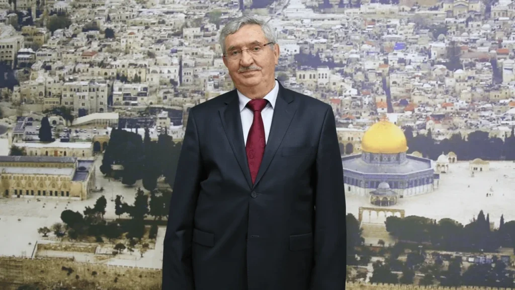 Emekli Büyükelçi Fikret Özer, Ümmet Vakfı Mütevelli Heyeti Başkanı oldu