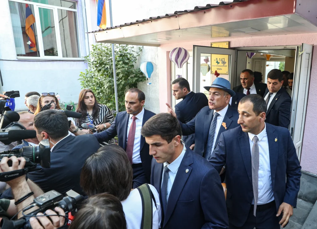 Ermenistan’da seçim günü: Paşinyan’dan Türkiye’ye sınır ve diplomasi mesajı