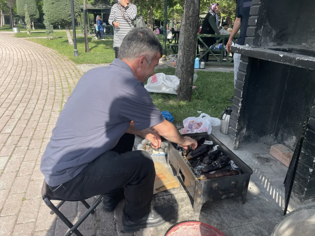 Karaaslan Hadimi Parkı’nda mangal keyfi: Konyalılar parklara kaçtı