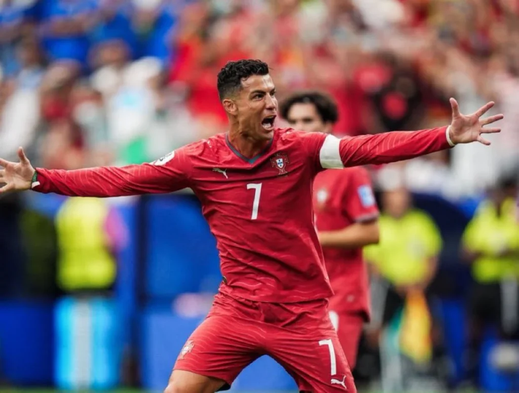 Ronaldo “Messi” sorusunu atladı: “Emekli olmamı söylediler”