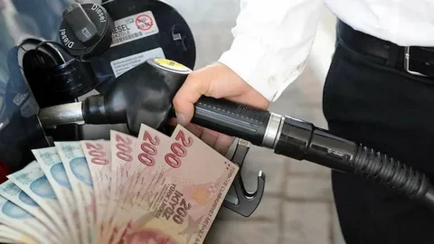 Akaryakıta gece yarısı çifte zam geldi! Pompa fiyatı değişti