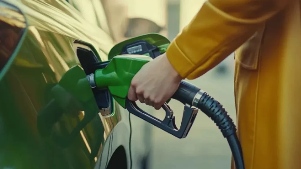 Benzine 4,34 TL indirim geliyor! Pompaya ne kadar yansır?