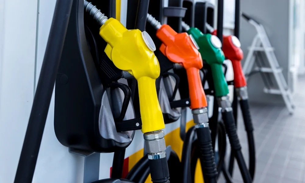 Benzine gece yarısı 4,35 TL indirim! Ama pompaya yansımayacak