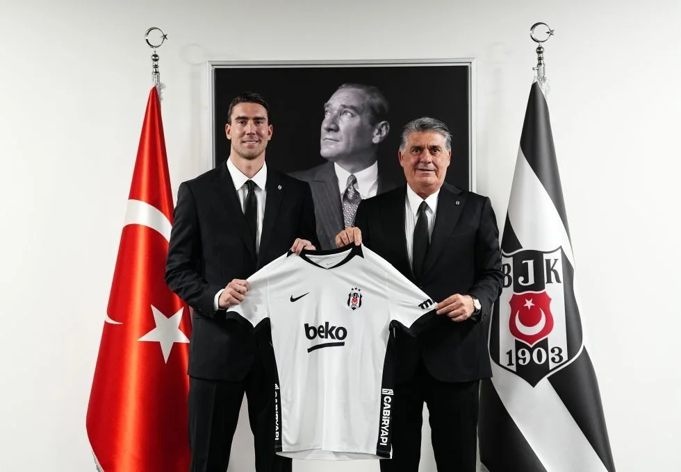 Beşiktaş Vlahovic transferini KAP’a bildirdi! İşte yıllık maaşı