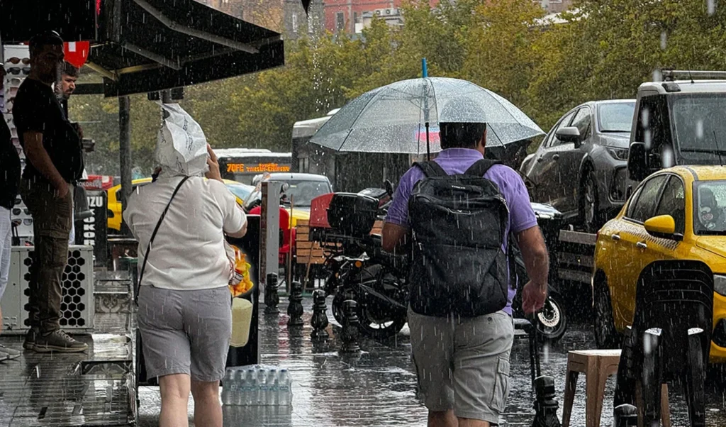 Bugünkü hava durumu: İstanbul’a sağanak, Ege’ye rüzgar uyarısı!