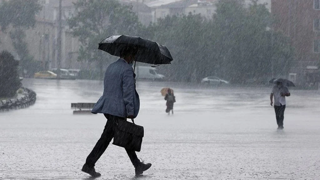 Bugünkü hava durumu: Karadeniz’e sağanak, Ege’ye rüzgar!