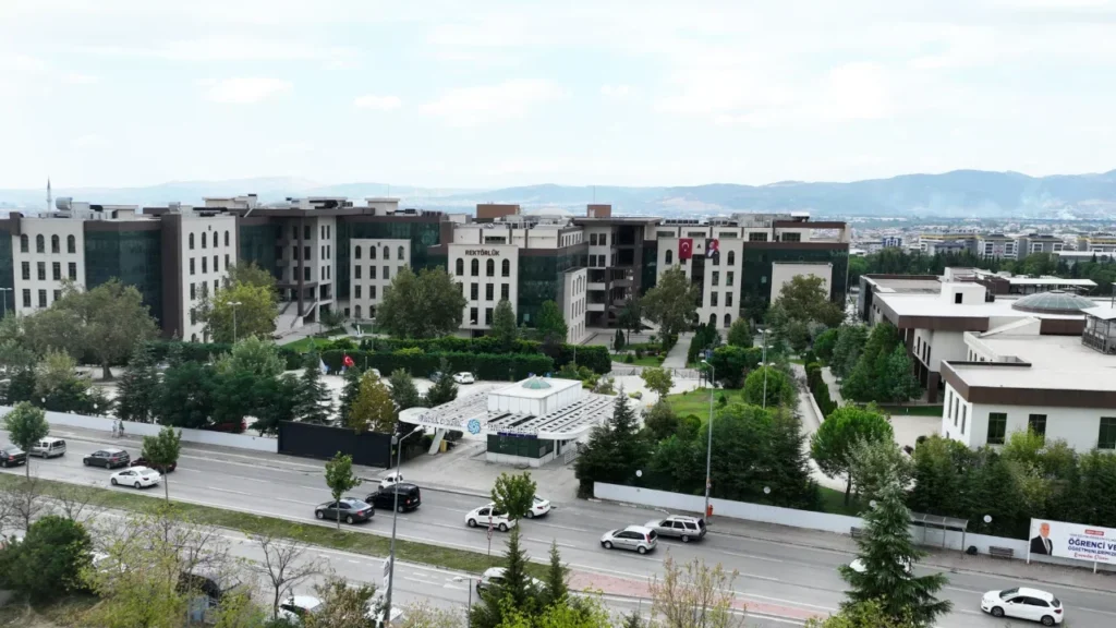 Bursa Teknik Üniversitesi’nden YKS’de büyük başarı: 1 bölümde Türkiye 1’incisi!