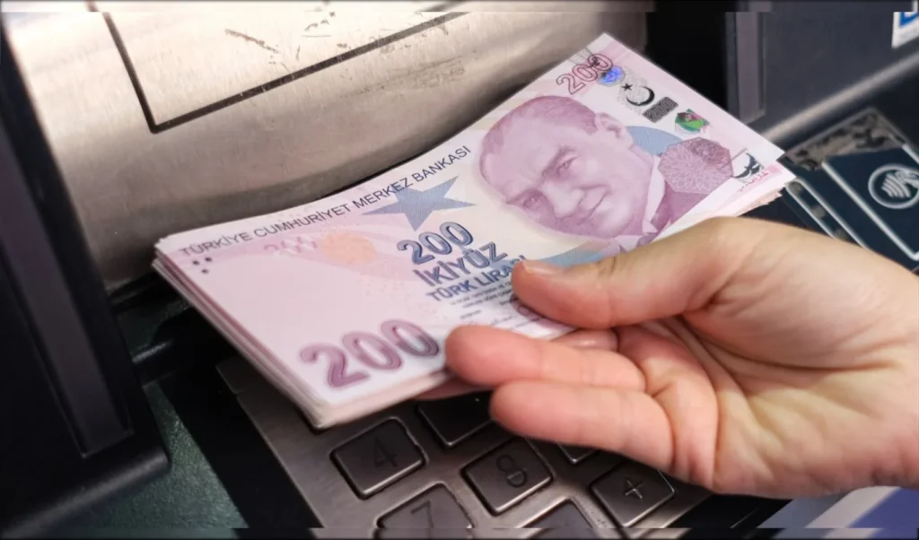 Emekli zam farkı bu gece hesaplara geçiyor! 3.552 TL yatıyor