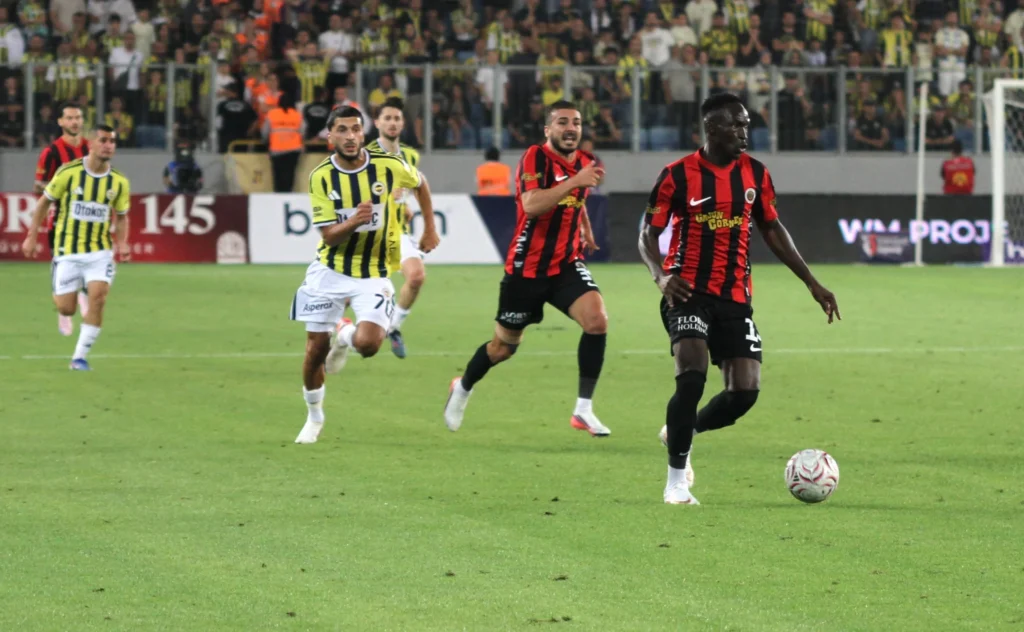 Fenerbahçe’ye şampiyonluk yolunda ilk çelme: 2-1 mağlup oldu