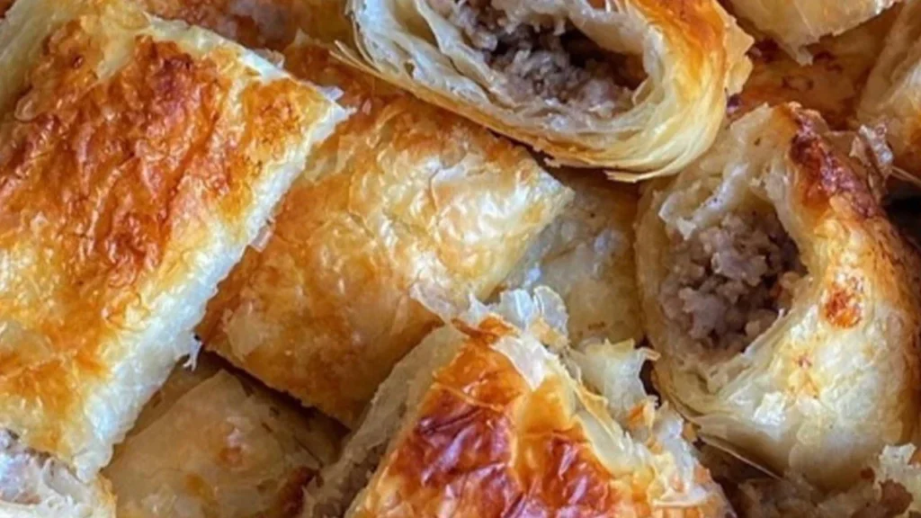 Gelinim Mutfakta Kıymalı Mantarlı Simit Börek tarifi ve yapılışı