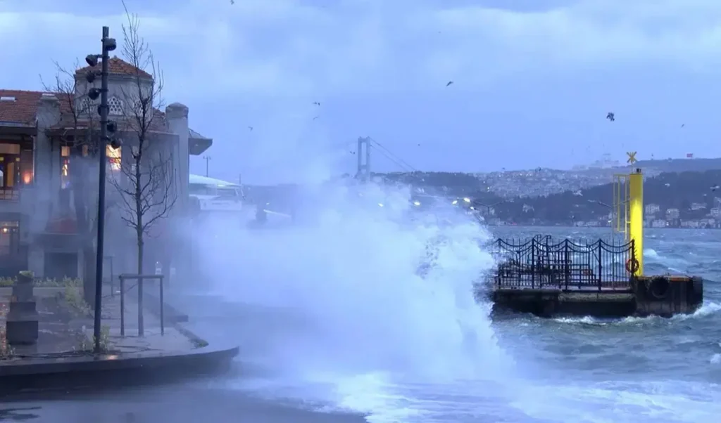 İstanbul’a fırtına uyarısı! Yarın sabahtan itibaren etkili olacak