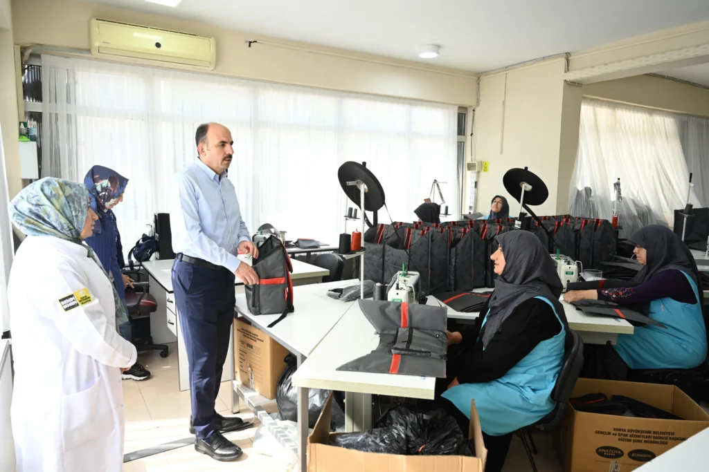 KOMEK’te 25 atölyede 1000’den fazla kadın üretiyor
