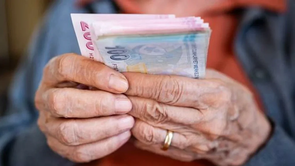 Maaşı eksik yatan emekliler dikkat: 3.552 TL’lik fark ne zaman yatacak?