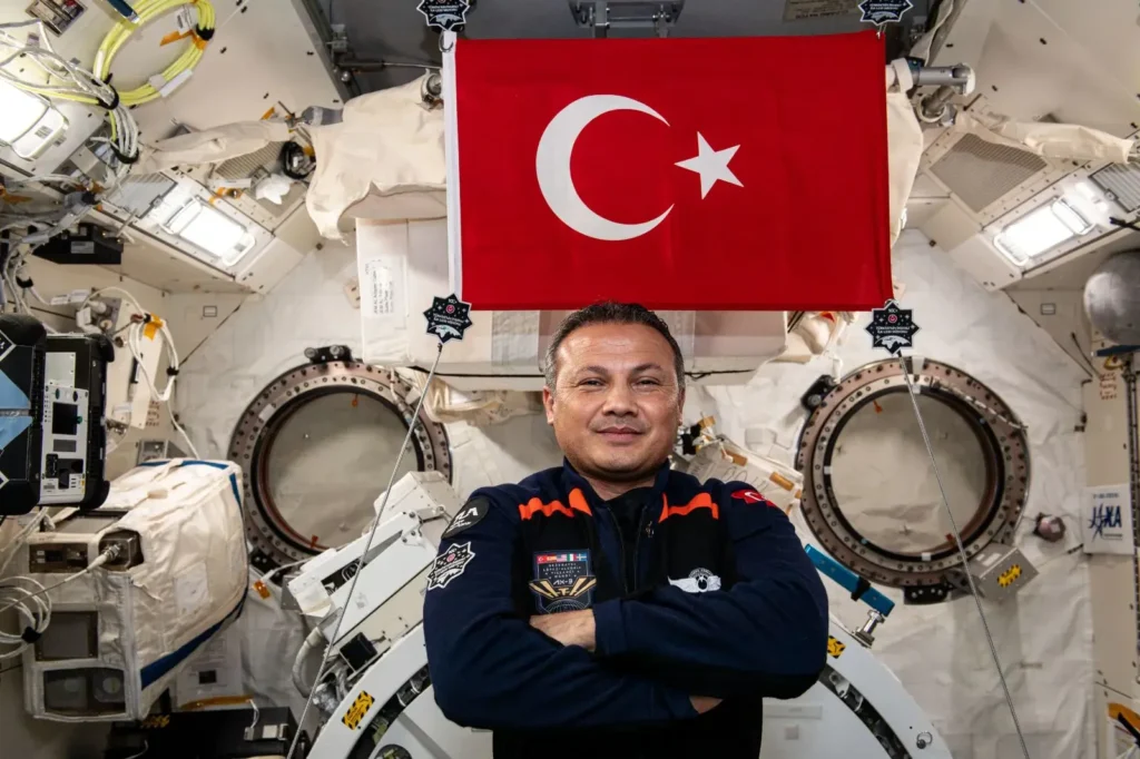 Tarihte bir ilk, uzaydan paşalığa: Alper Gezeravcı Tuğgeneralliğe terfi etti