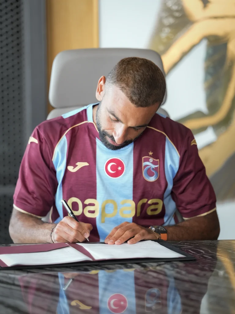 Trabzonspor tarihinin en büyük imzasını attı: Salah resmen TS’de