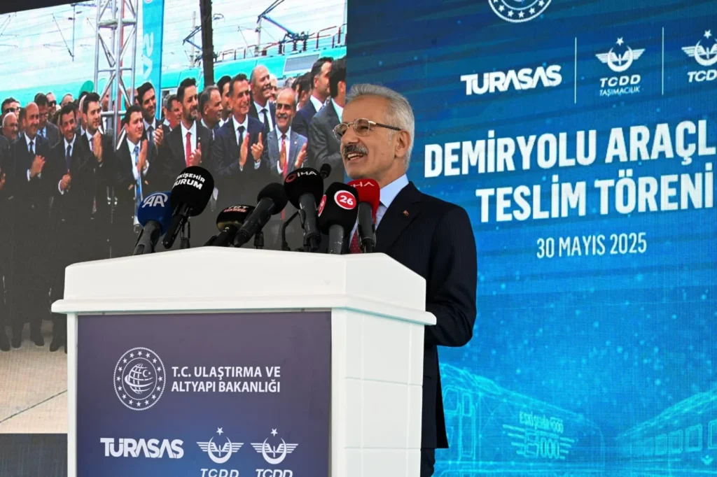 Türkiye’den ilk: Afrika’ya Türk lokomotifi ihracı… Bakan Uraloğlu açıkladı