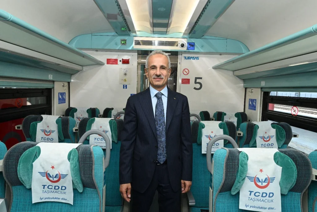 Ulaştırma ve Altyapı Bakanı Uraloğlu: “Hızlı trenlerimizle bugüne kadar 114 milyon yolcu taşıdık”