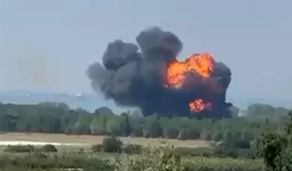 Yalova’da askeri uçak kaza kırıma uğradı! Pilot sağ kurtuldu